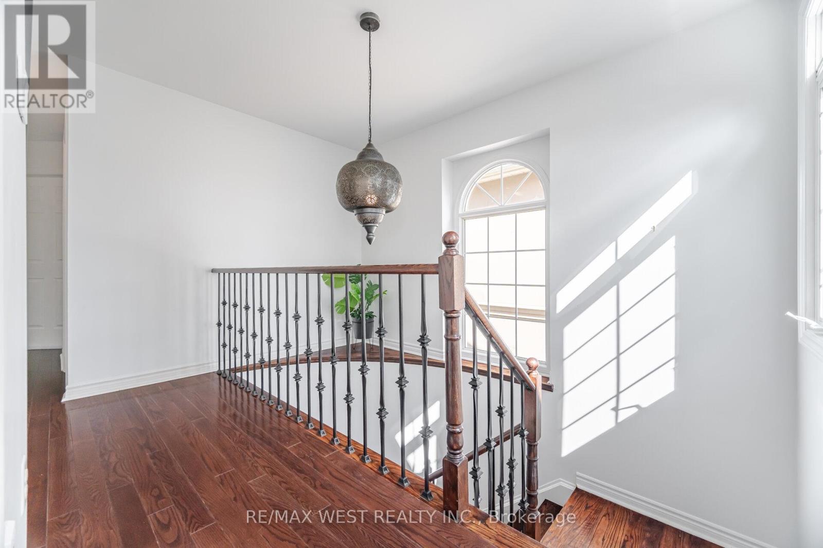 Photo 5 of 34 Willow Tree Street, Vaughan ON