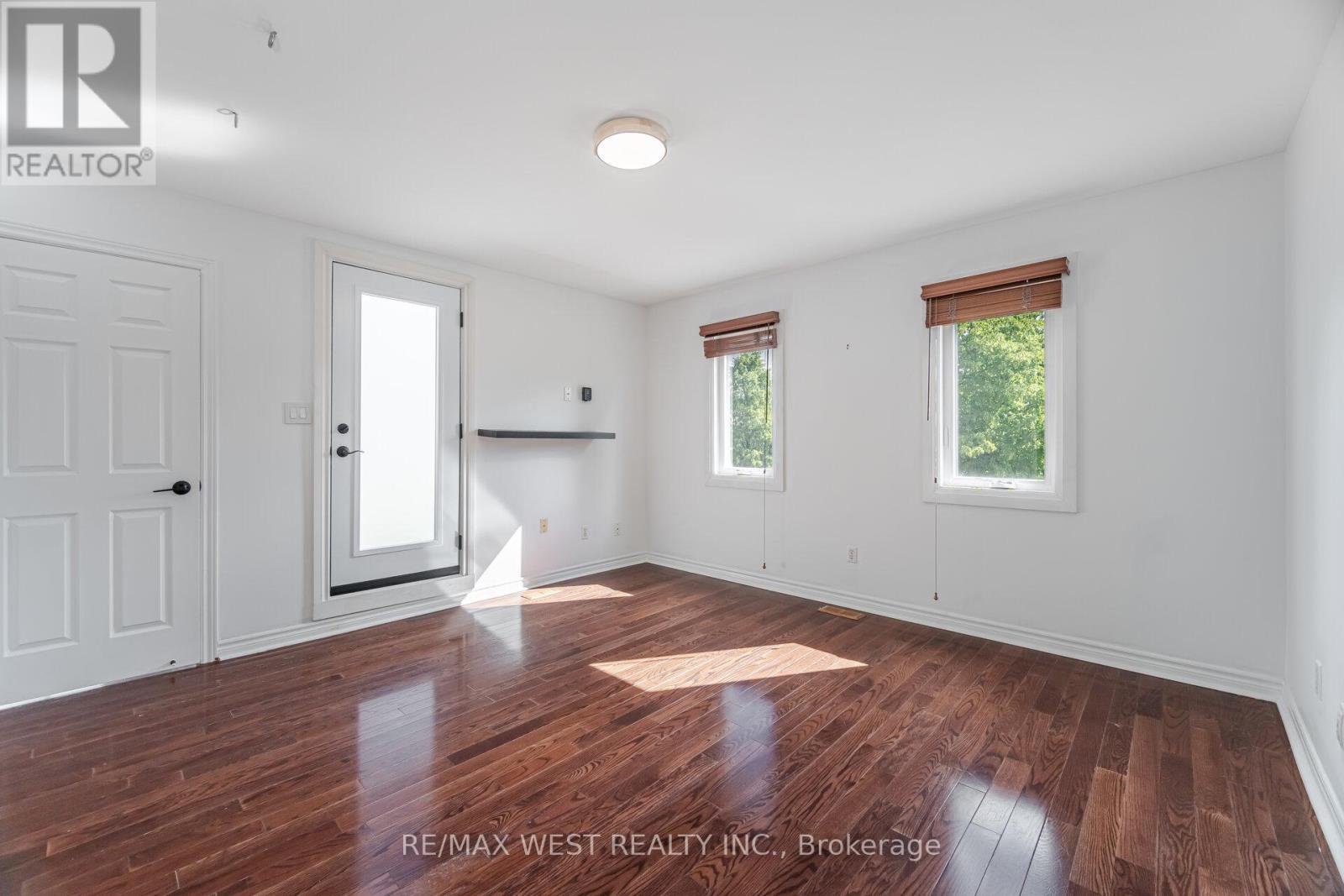 Photo 12 of 34 Willow Tree Street, Vaughan ON