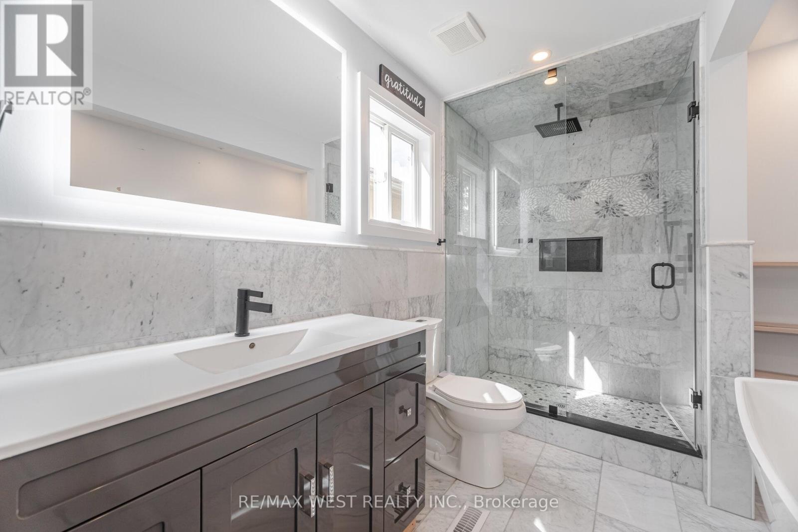 Photo 25 of 34 Willow Tree Street, Vaughan ON