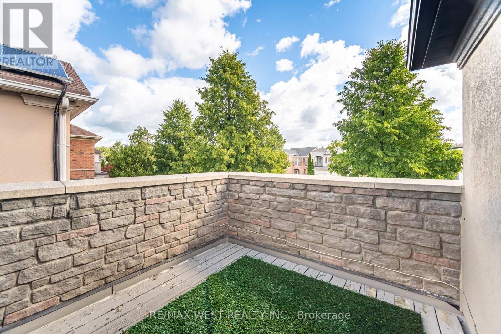 Photo 2 of 34 Willow Tree Street, Vaughan ON