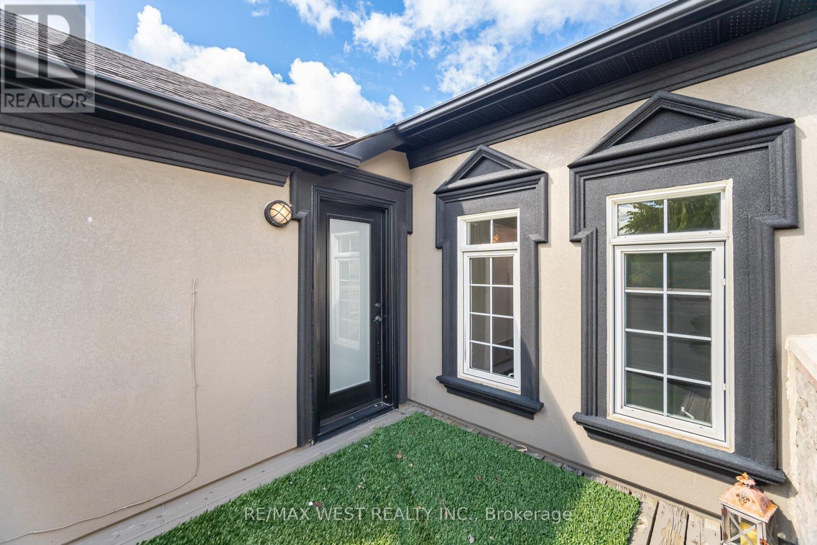 Photo 28 of 34 Willow Tree Street, Vaughan ON