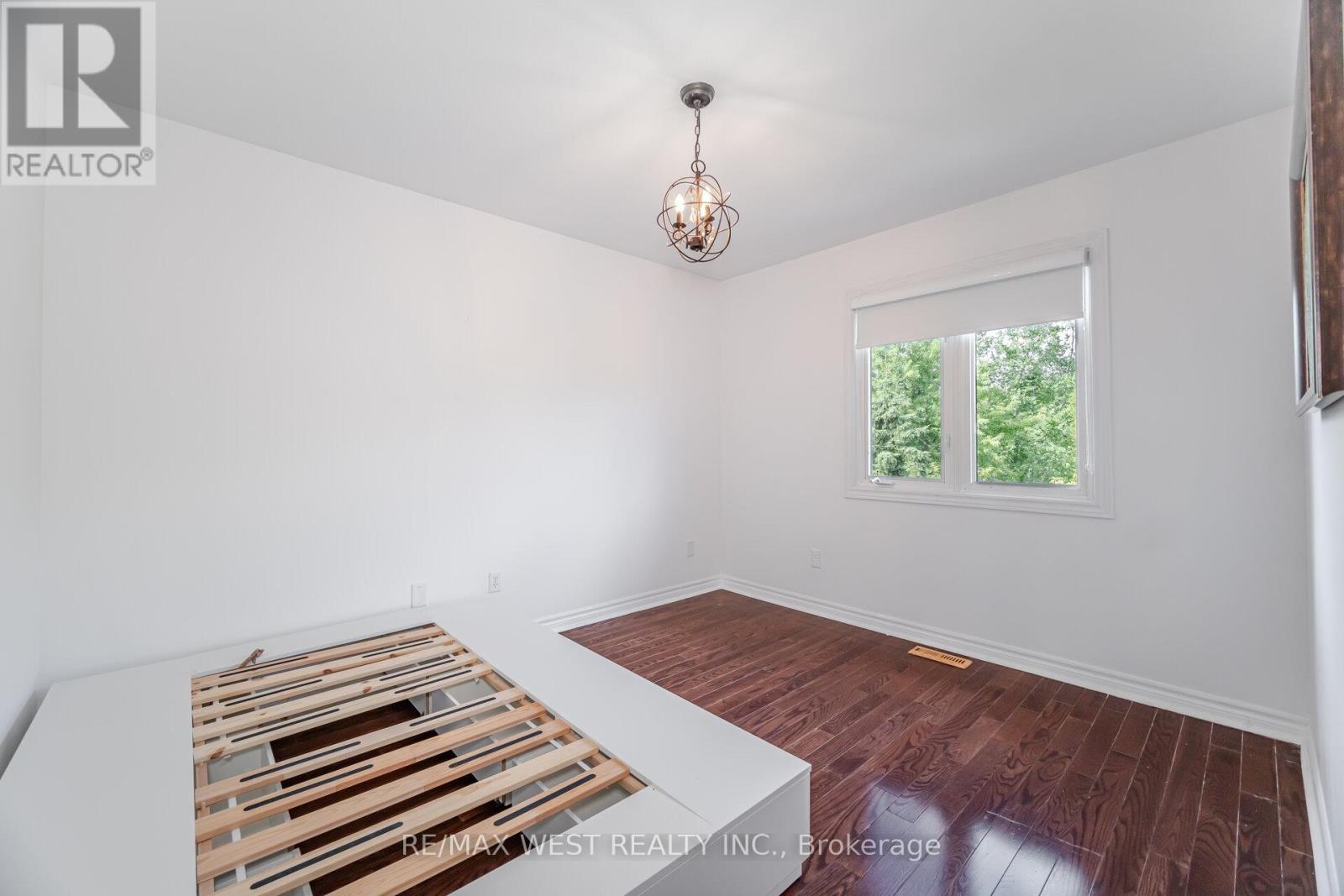 Photo 23 of 34 Willow Tree Street, Vaughan ON