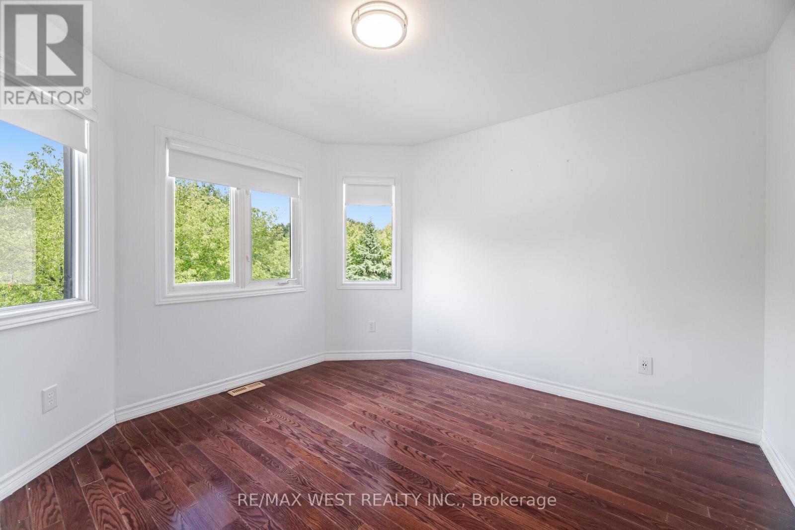 Photo 30 of 34 Willow Tree Street, Vaughan ON