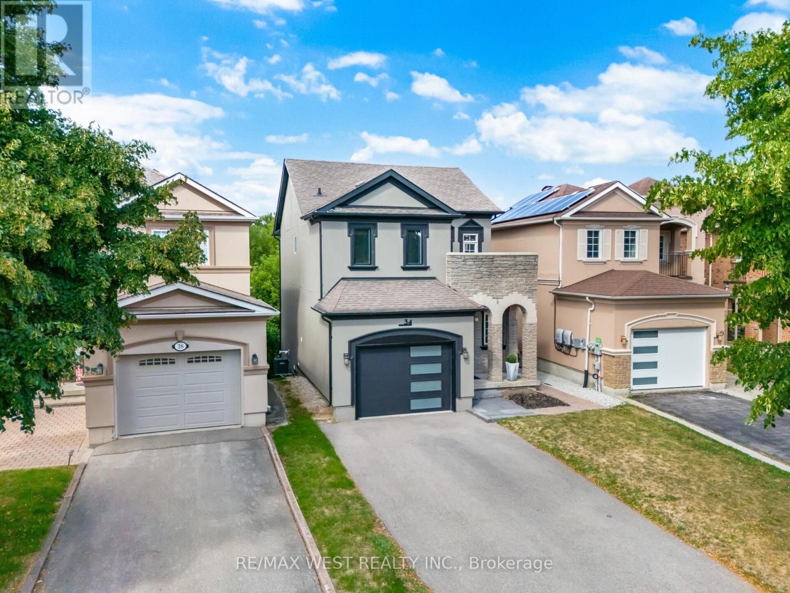 Photo 1 of 34 Willow Tree Street, Vaughan ON