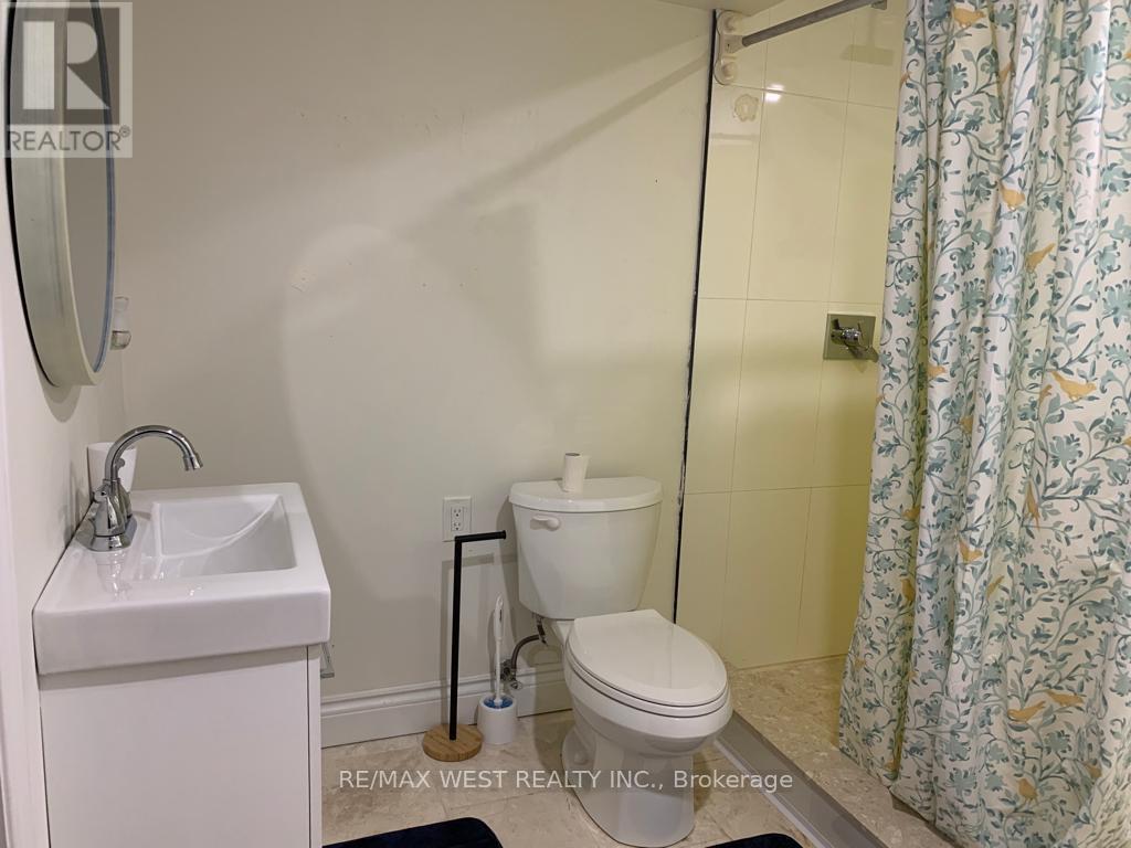 Photo 19 of 34 Willow Tree Street, Vaughan ON
