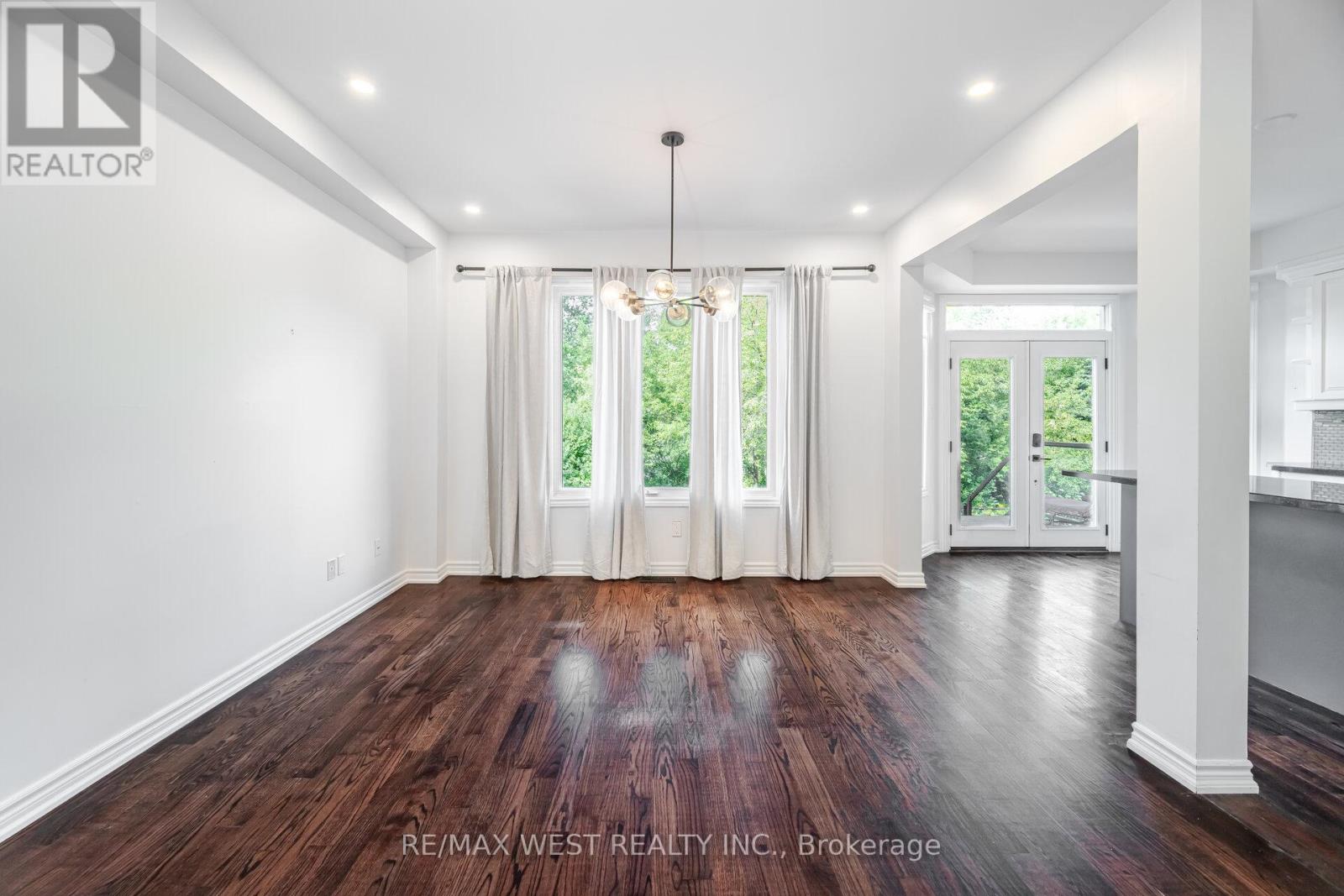 Photo 3 of 34 Willow Tree Street, Vaughan ON