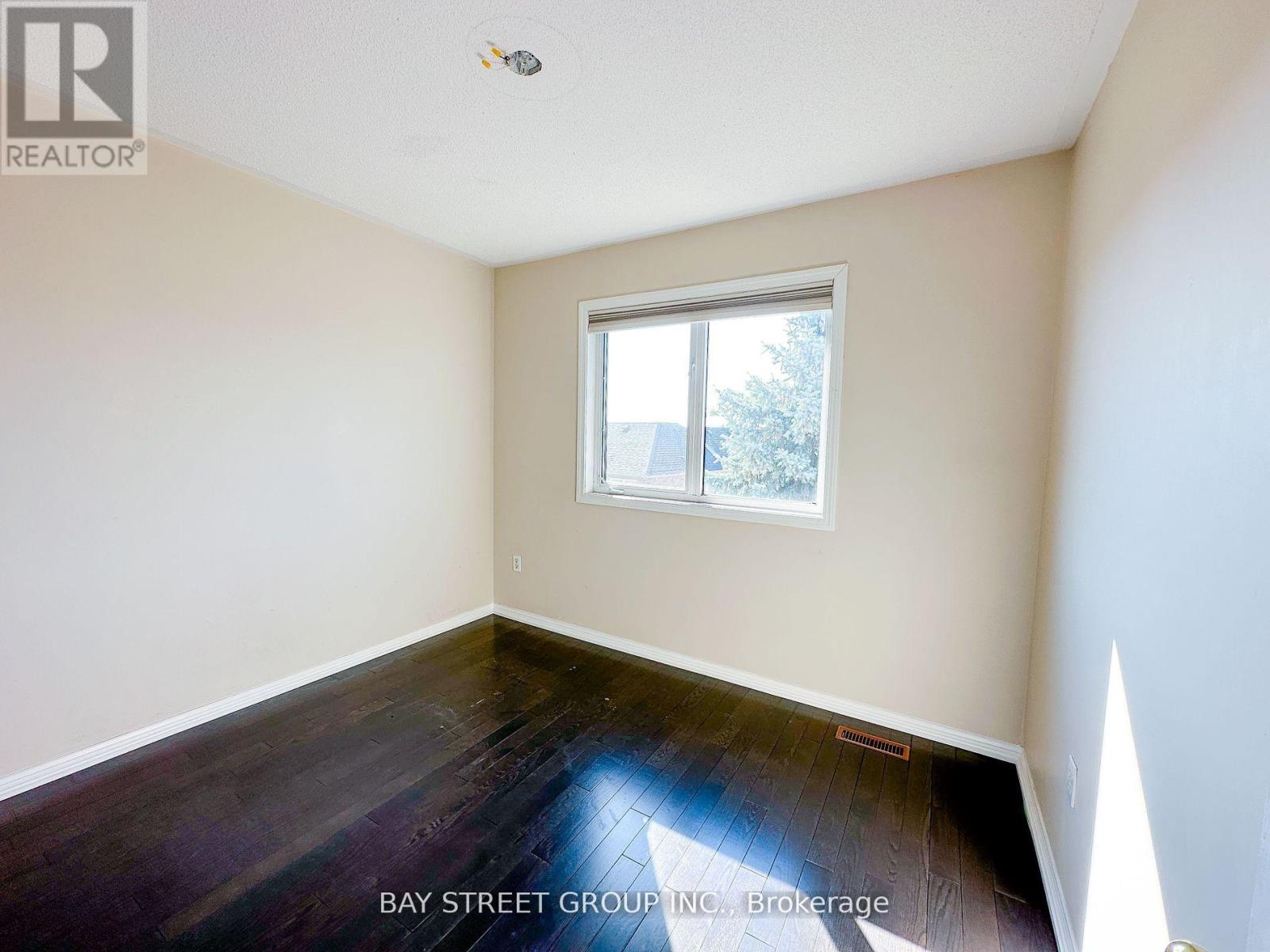 Photo 9 of 216 Equator Crescent, Vaughan ON