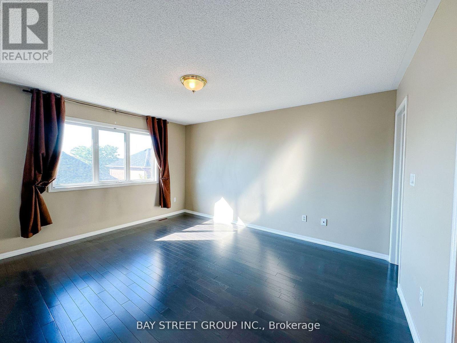 Photo 18 of 216 Equator Crescent, Vaughan ON