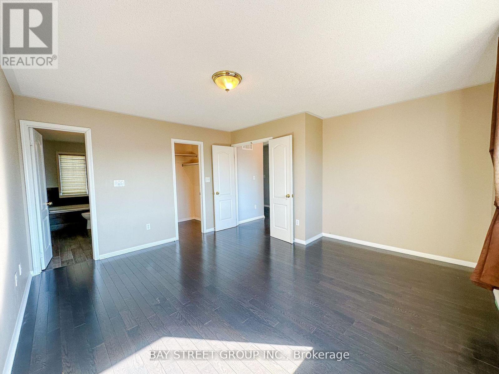 Photo 5 of 216 Equator Crescent, Vaughan ON