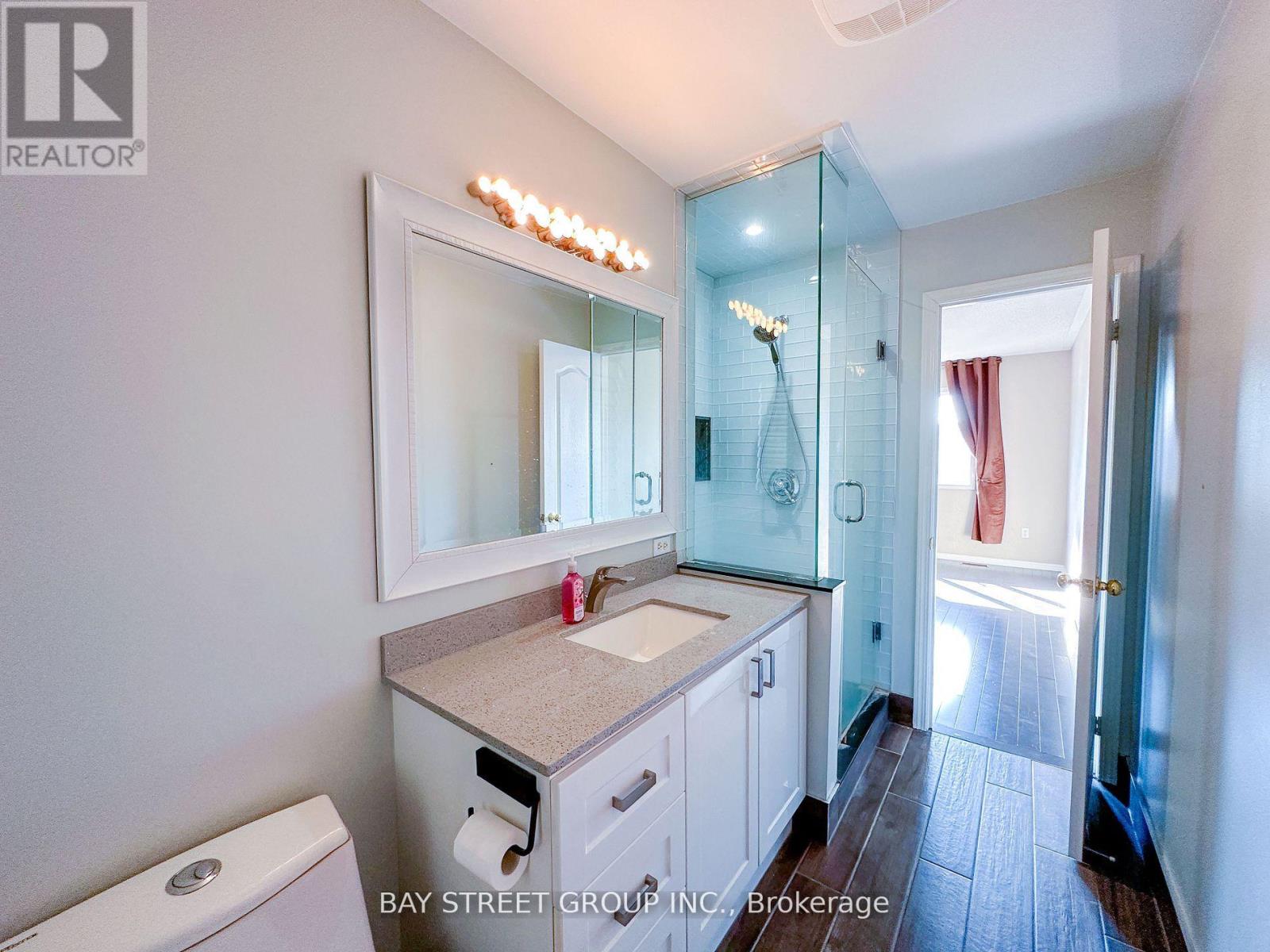 Photo 12 of 216 Equator Crescent, Vaughan ON