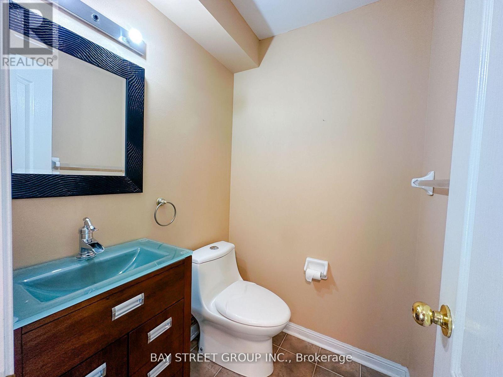 Photo 13 of 216 Equator Crescent, Vaughan ON