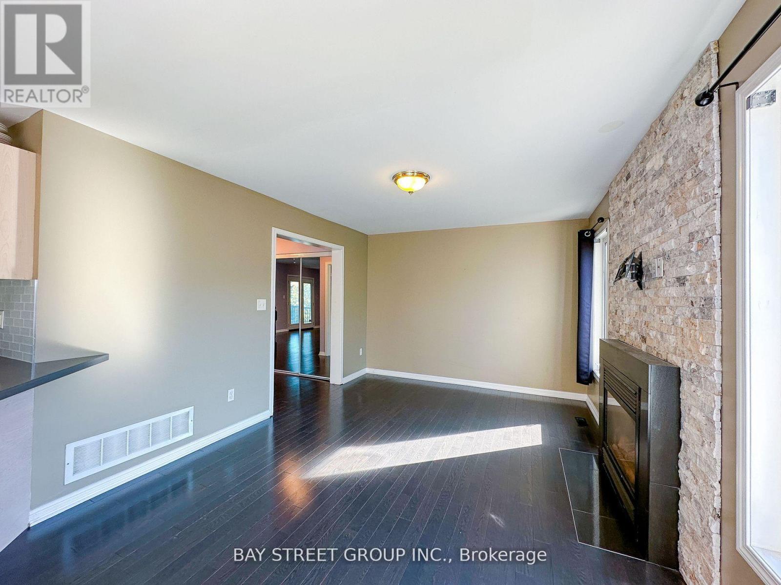 Photo 16 of 216 Equator Crescent, Vaughan ON