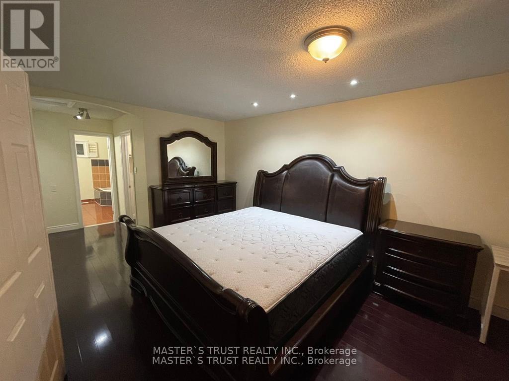 Photo 5 of 5019 Guildwood, Mississauga ON