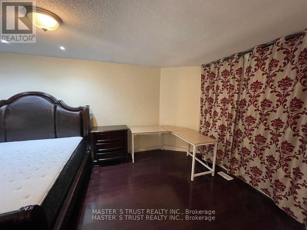 Photo 1 of 5019 Guildwood, Mississauga ON