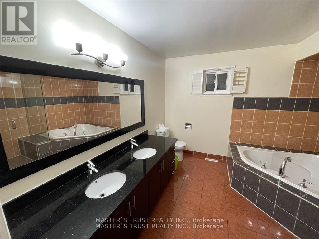 Photo 7 of 5019 Guildwood, Mississauga ON