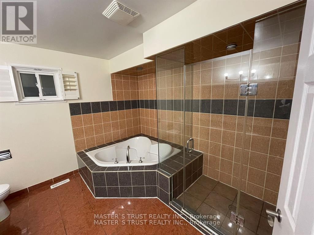 Photo 2 of 5019 Guildwood, Mississauga ON