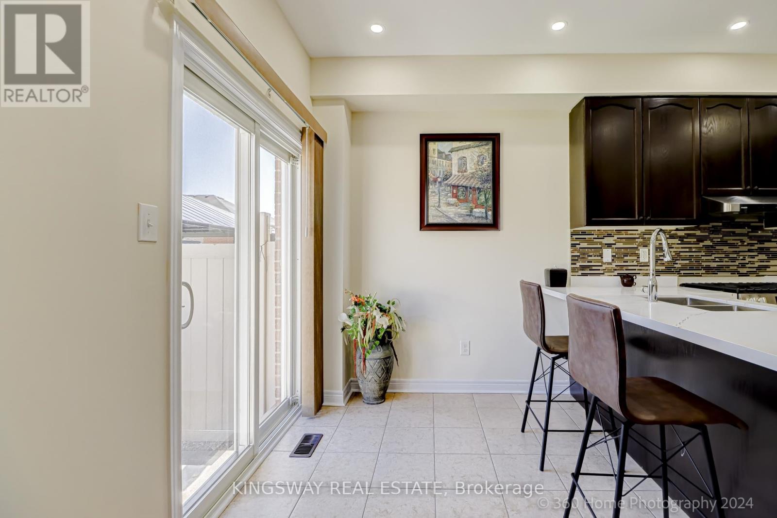 Photo 10 of 485 Meadowridge Court, Mississauga ON