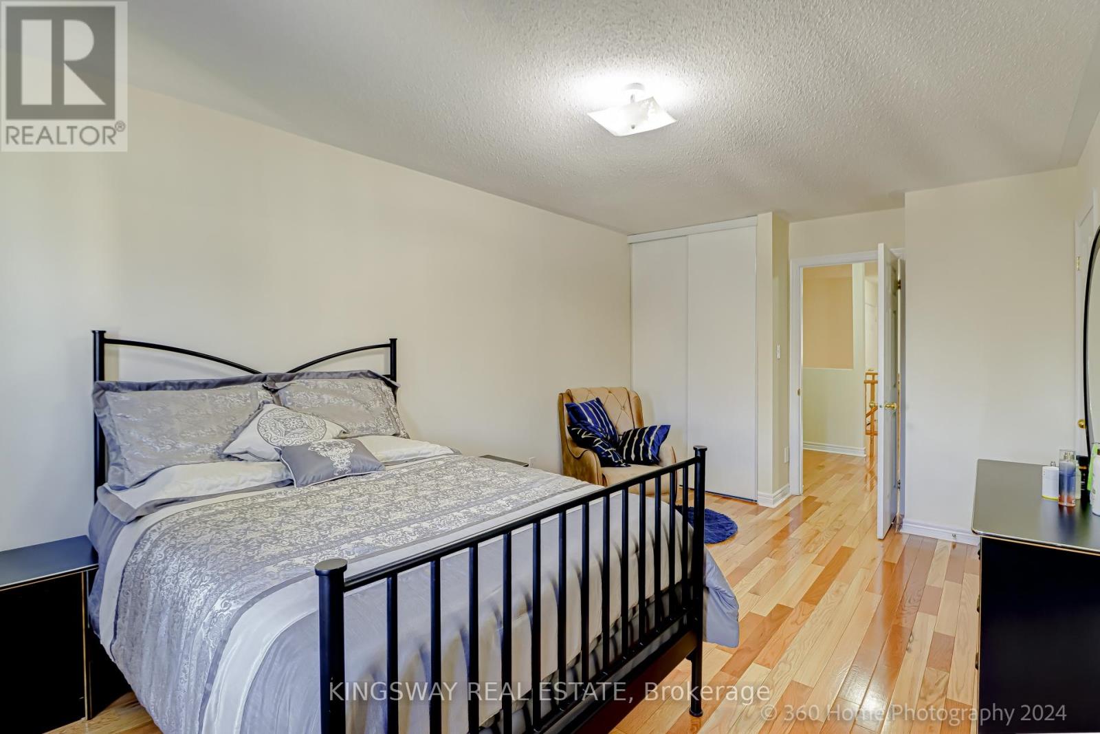 Photo 15 of 485 Meadowridge Court, Mississauga ON