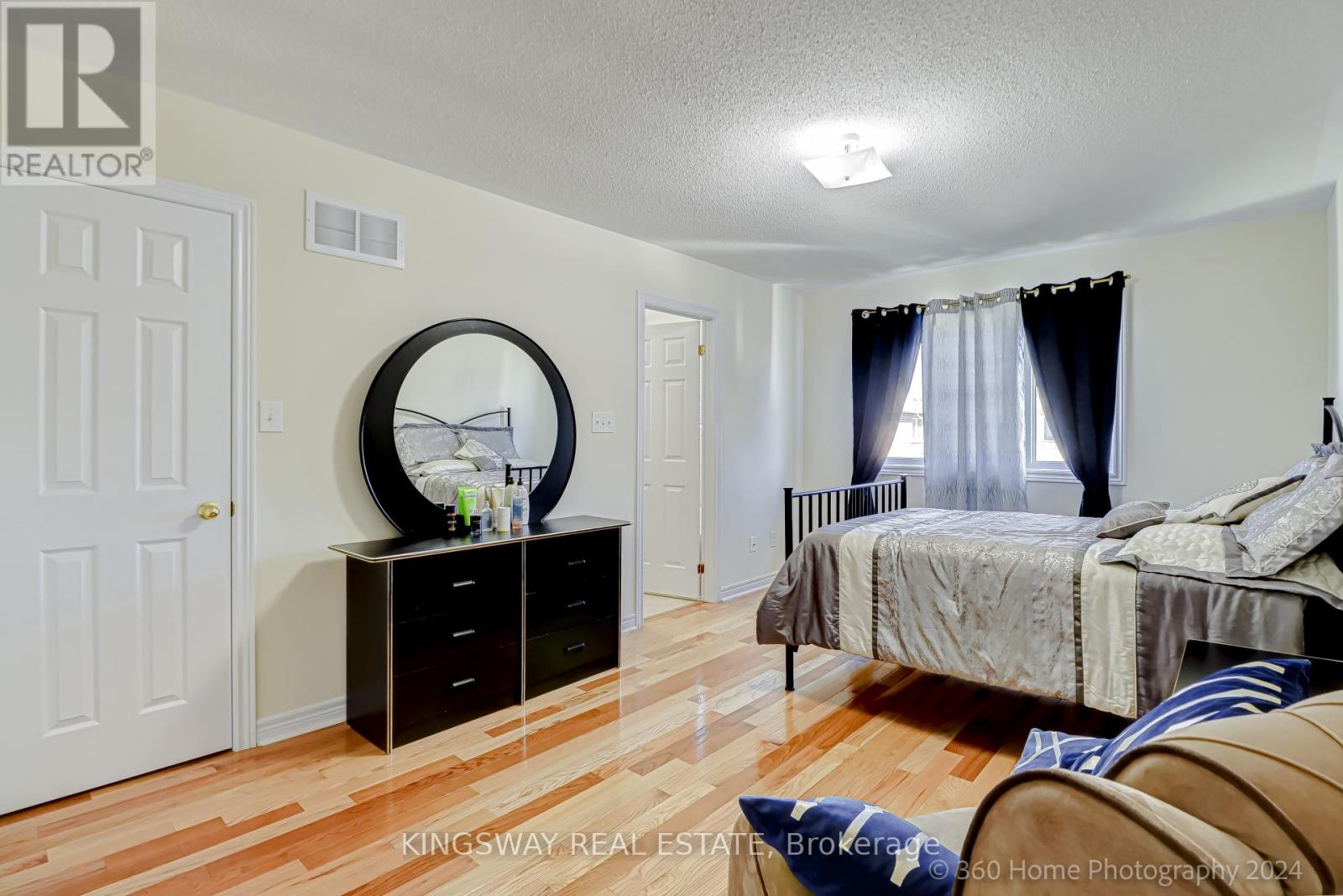 Photo 16 of 485 Meadowridge Court, Mississauga ON