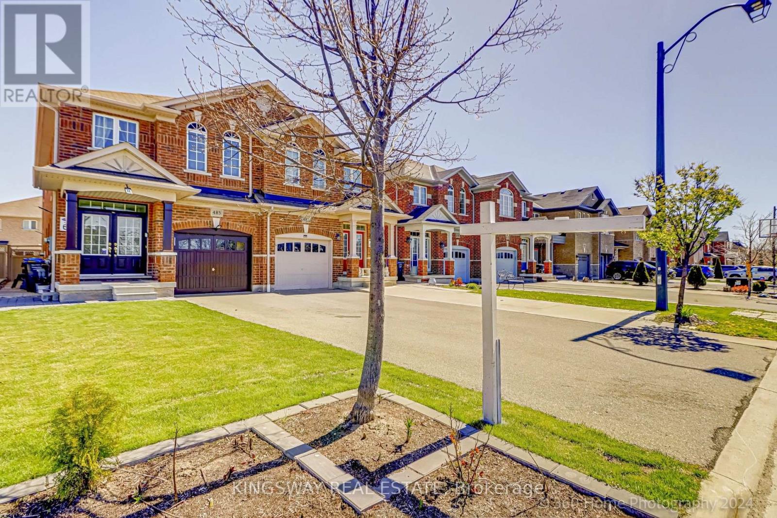 Photo 2 of 485 Meadowridge Court, Mississauga ON