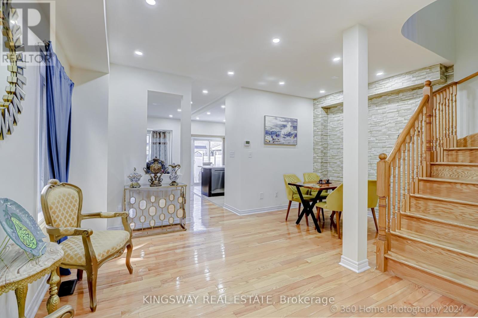 Photo 4 of 485 Meadowridge Court, Mississauga ON