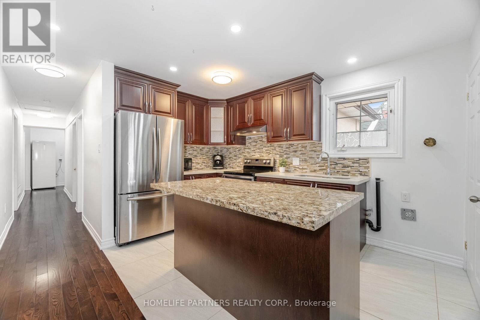 Photo 10 of 54 Fordwich Crescent, Toronto ON