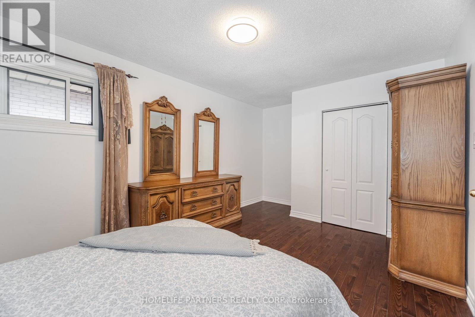 Photo 31 of 54 Fordwich Crescent, Toronto ON