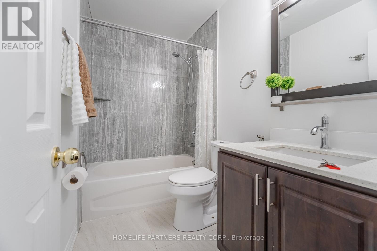 Photo 15 of 54 Fordwich Crescent, Toronto ON
