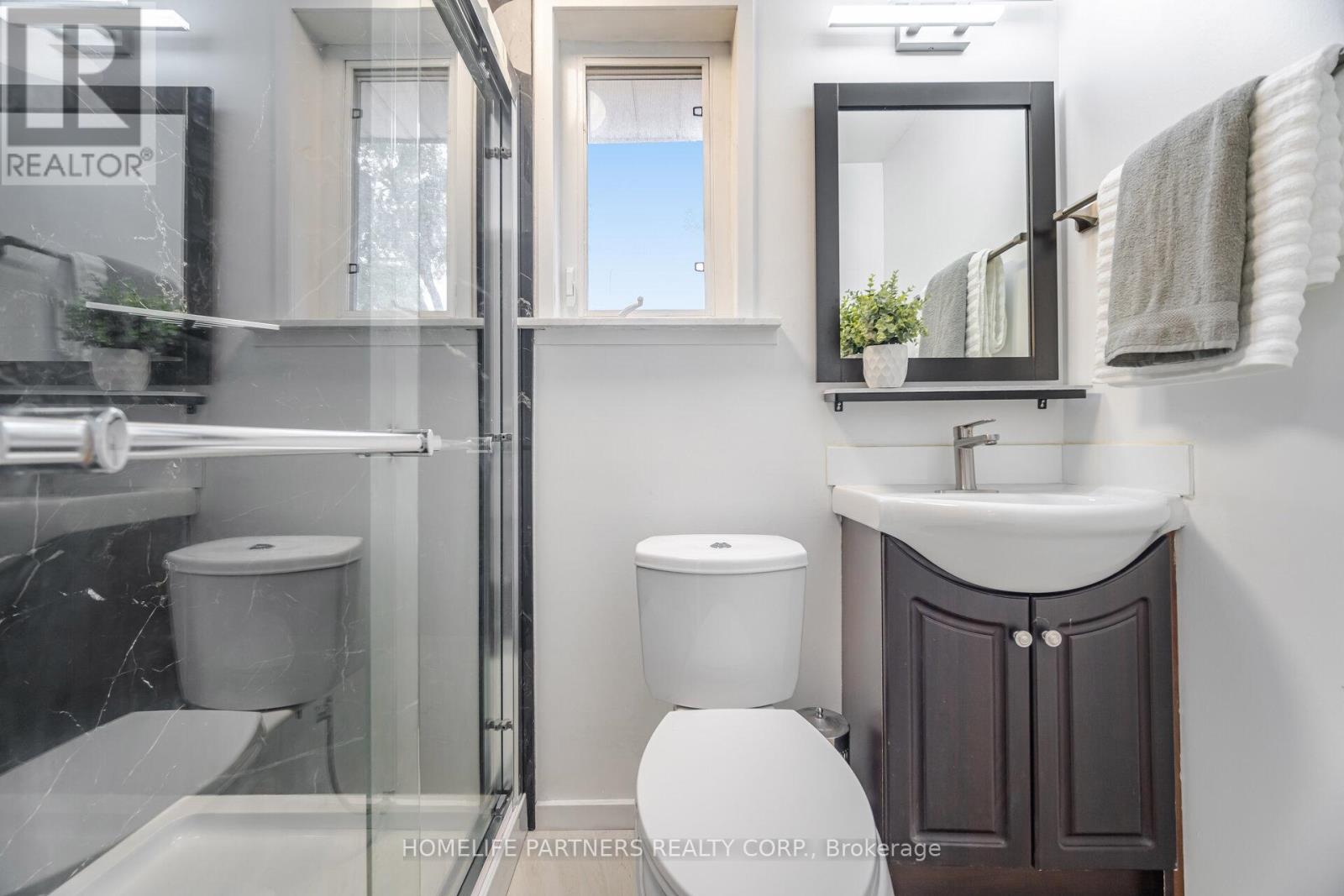 Photo 19 of 54 Fordwich Crescent, Toronto ON