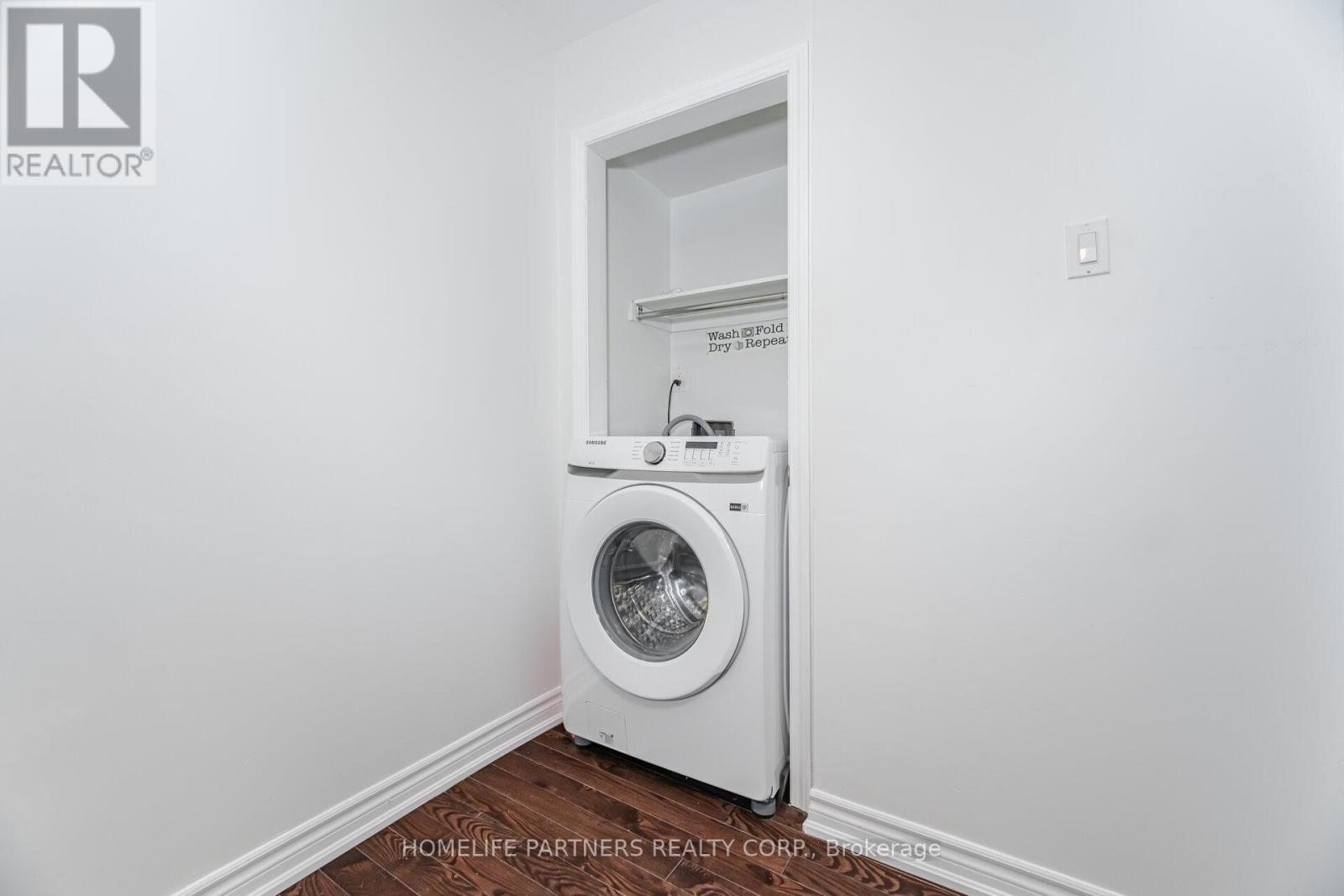Photo 37 of 54 Fordwich Crescent, Toronto ON