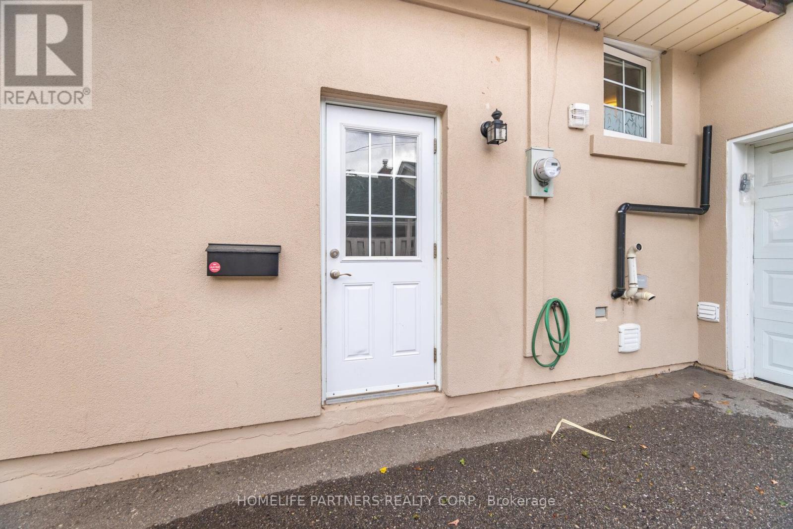 Photo 3 of 54 Fordwich Crescent, Toronto ON