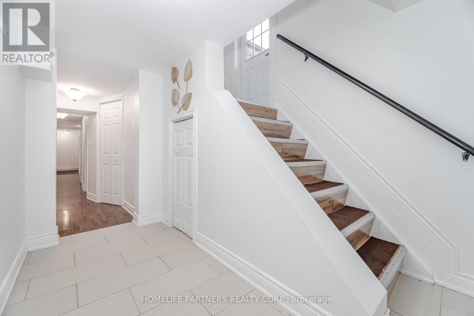 Photo 16 of 54 Fordwich Crescent, Toronto ON