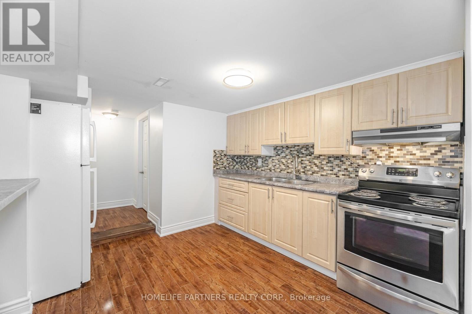Photo 38 of 54 Fordwich Crescent, Toronto ON