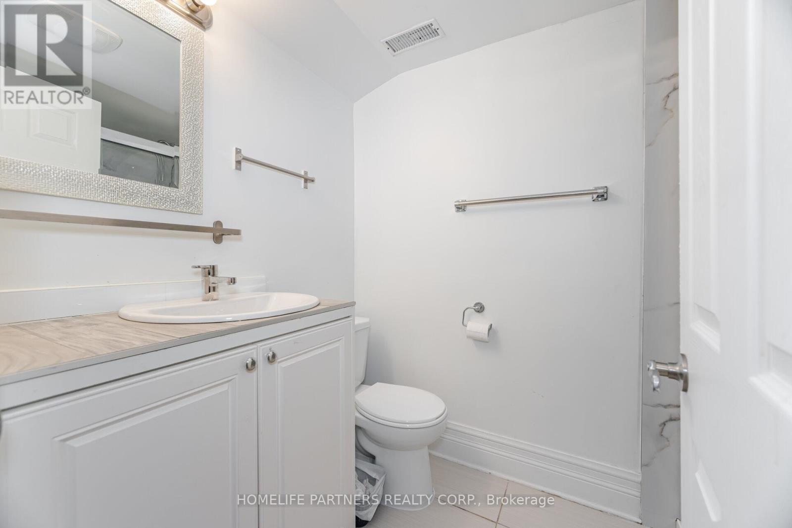 Photo 12 of 54 Fordwich Crescent, Toronto ON