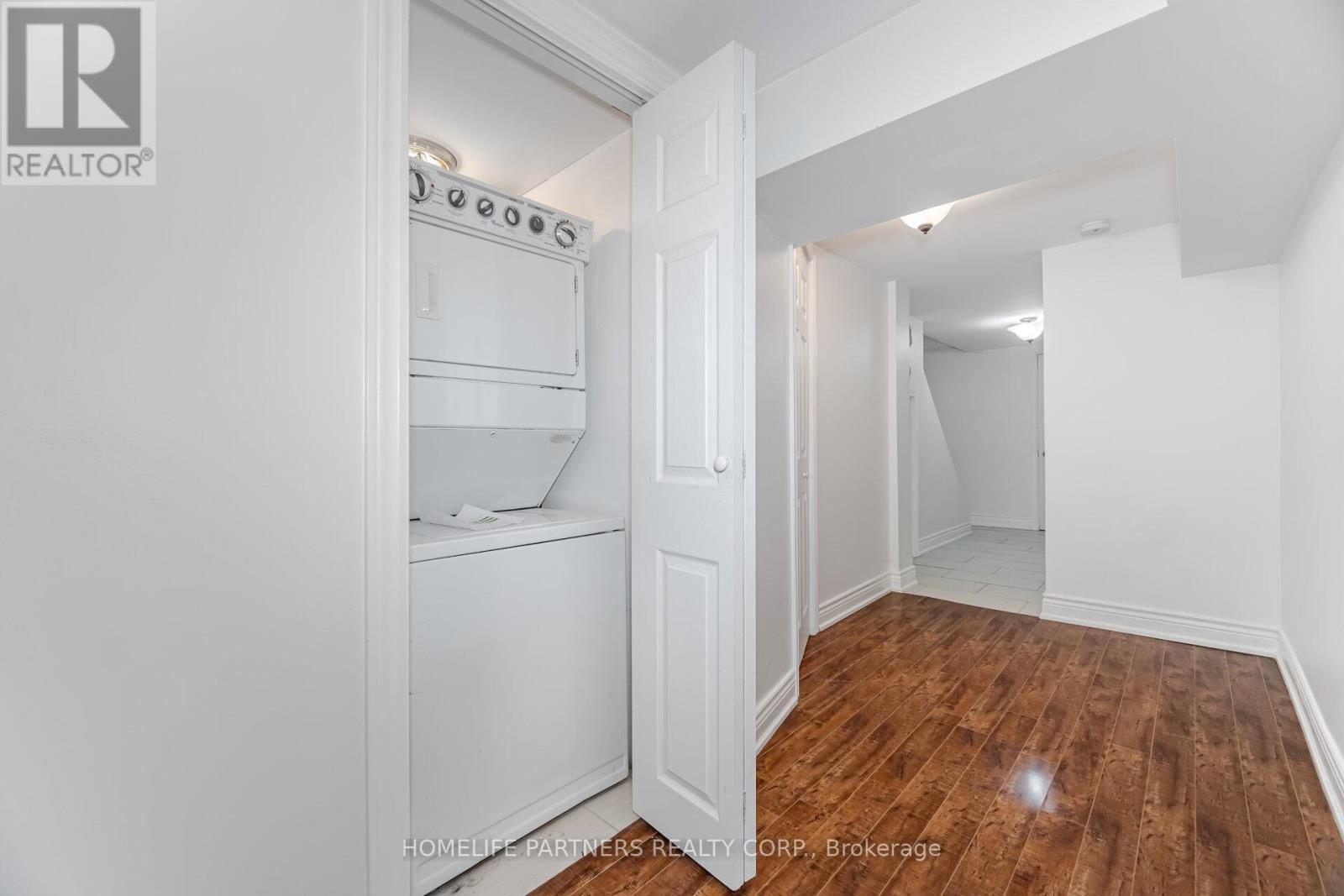 Photo 26 of 54 Fordwich Crescent, Toronto ON