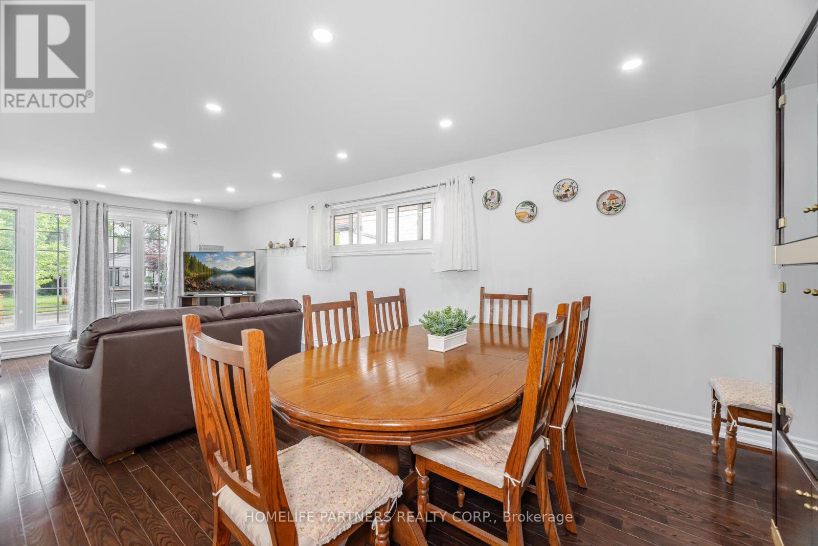 Photo 30 of 54 Fordwich Crescent, Toronto ON
