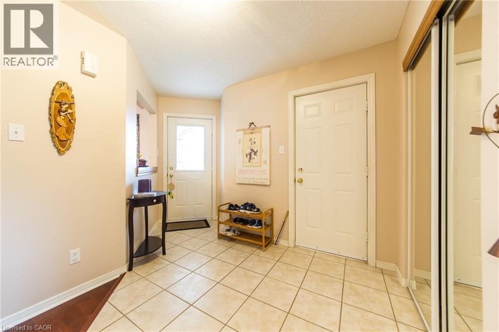 Photo 13 of 327 Havendale Crescent, Waterloo ON
