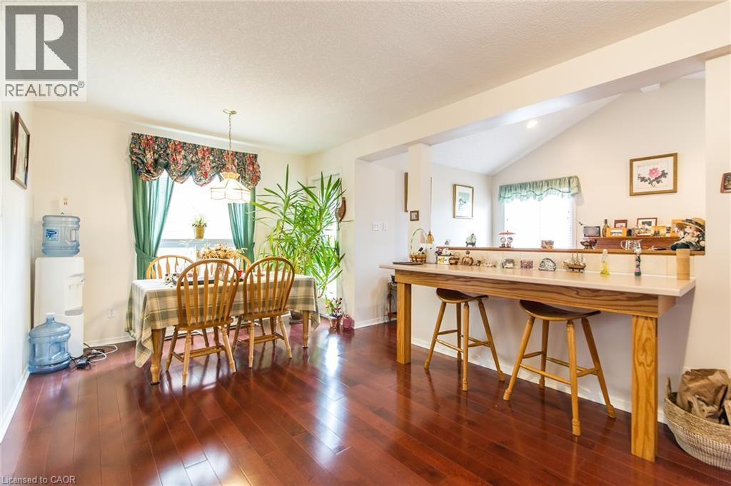 Photo 4 of 327 Havendale Crescent, Waterloo ON