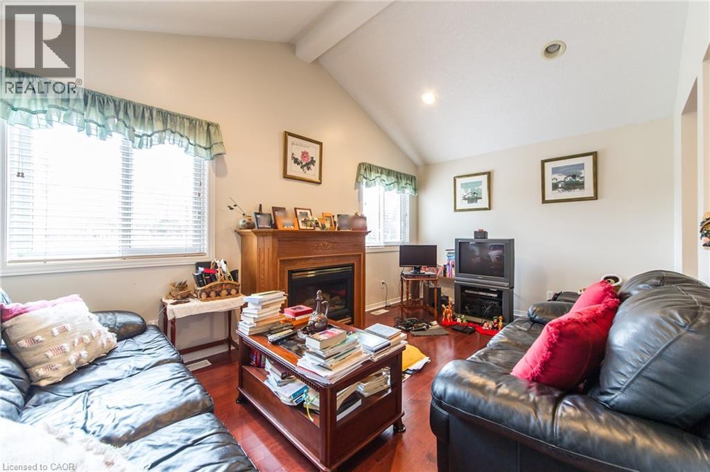 Photo 9 of 327 Havendale Crescent, Waterloo ON