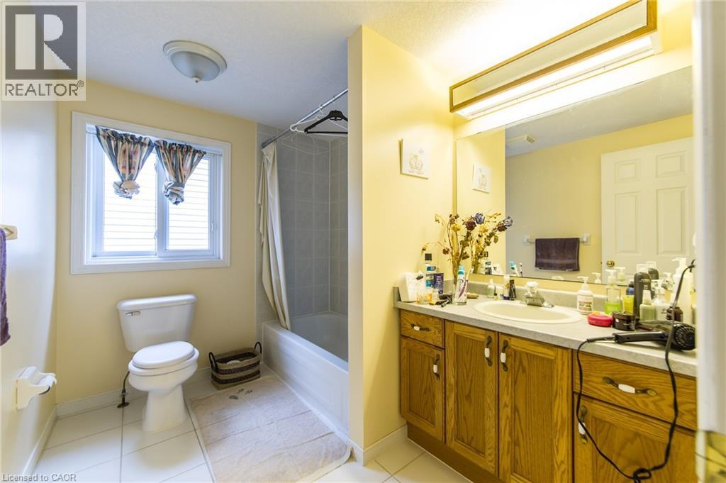 Photo 3 of 327 Havendale Crescent, Waterloo ON