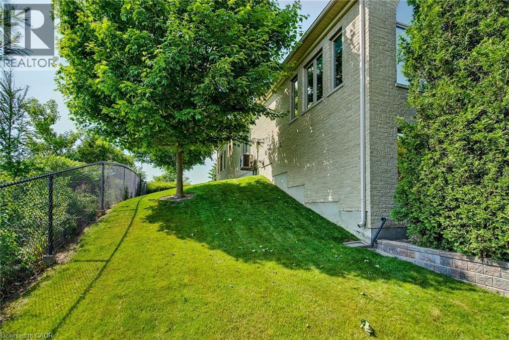 Photo 12 of 19 Simmonds Drive Unit 14, Guelph ON