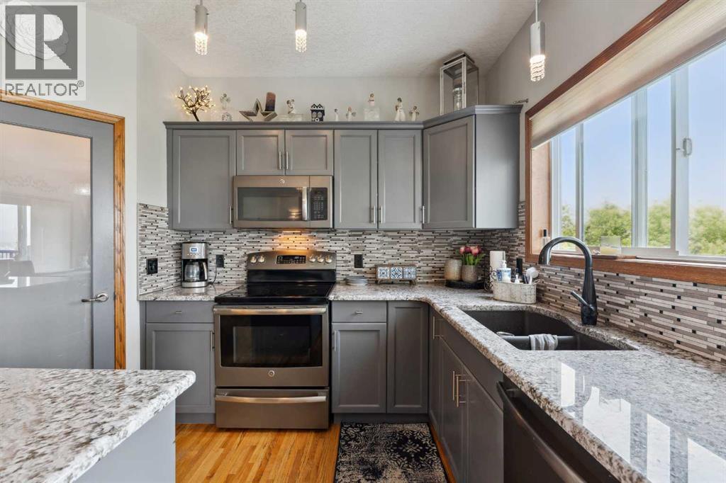 Photo 6 of 16 Bow Ridge Drive, Cochrane AB