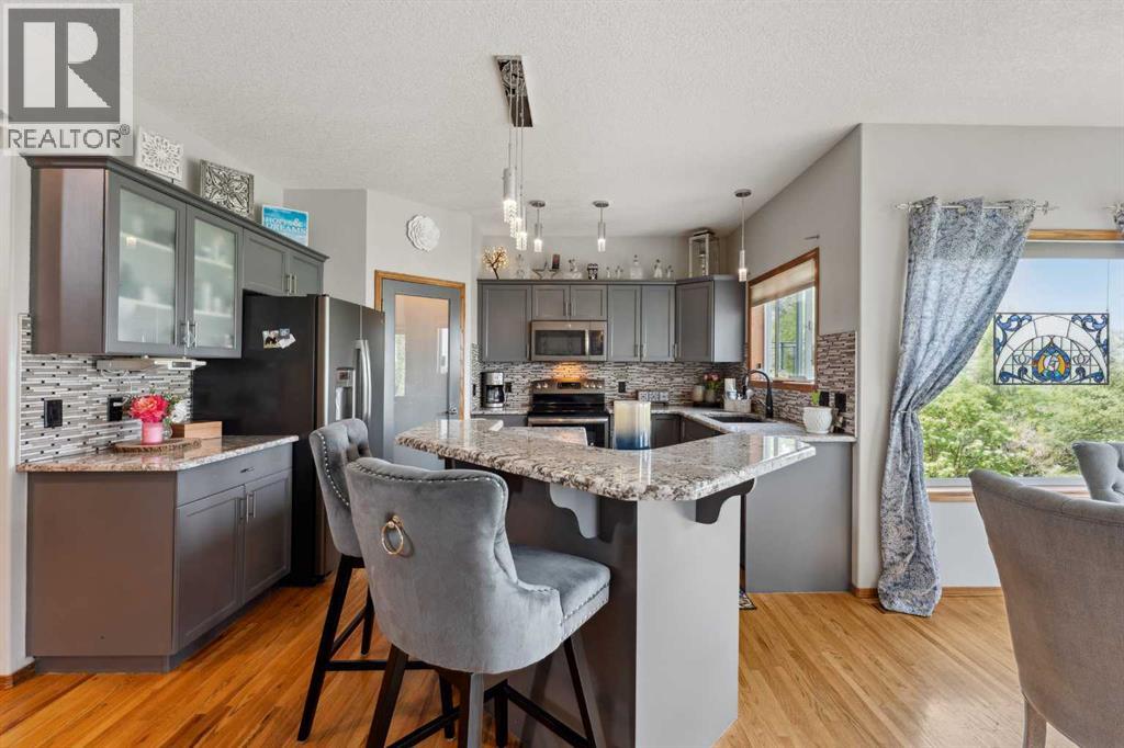 Photo 4 of 16 Bow Ridge Drive, Cochrane AB