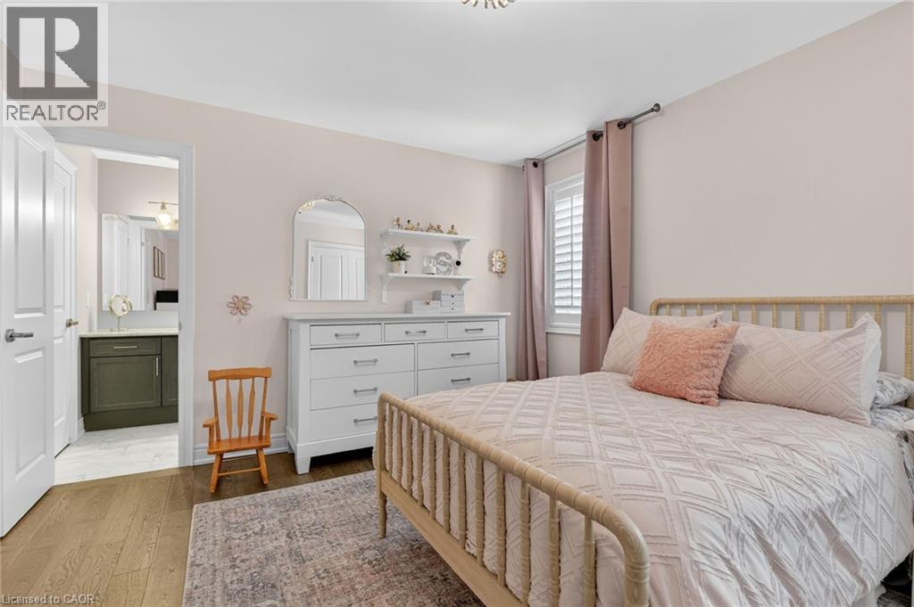 Photo 18 of 117 Wimberly Avenue, Waterdown ON