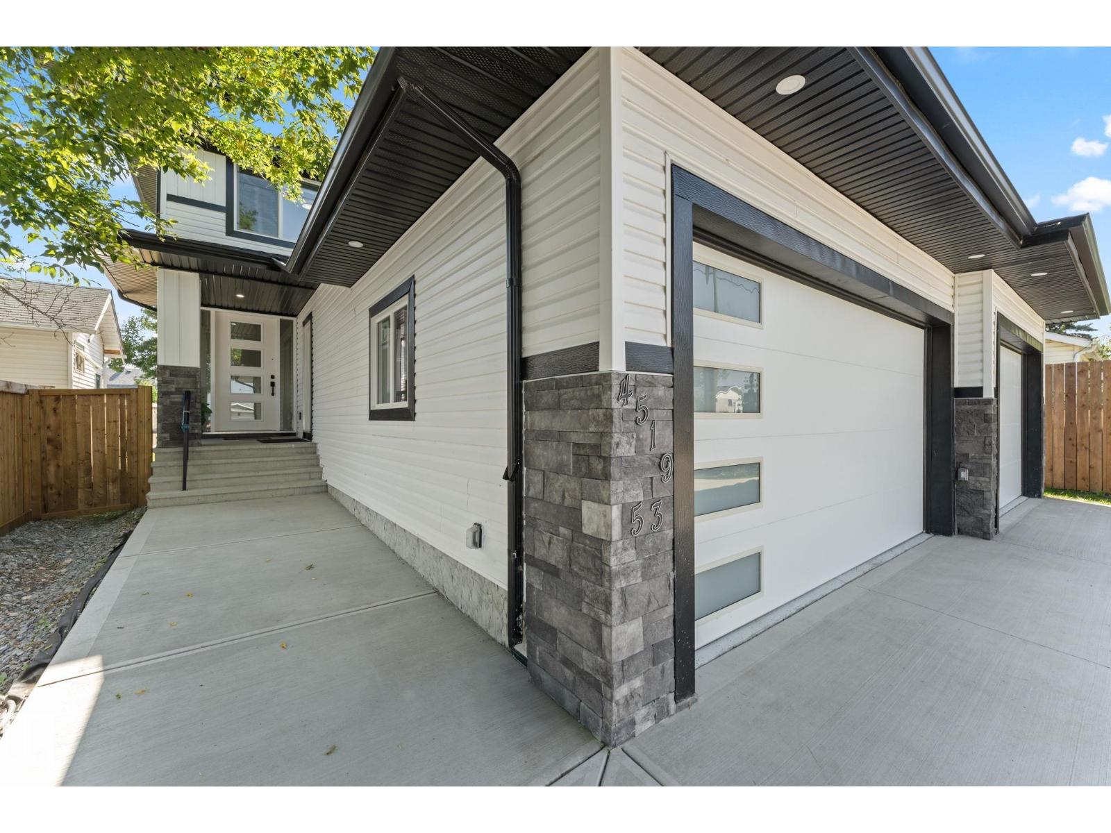 Photo 23 of 4519 53 Av, Leduc AB