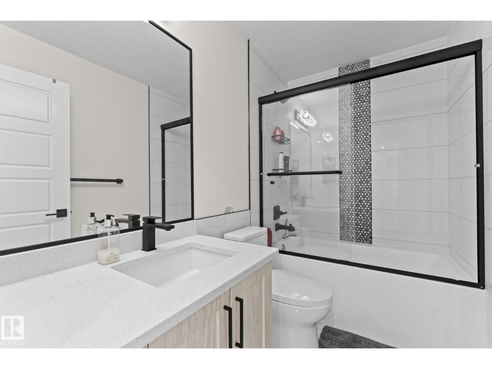 Photo 4 of 4519 53 Av, Leduc AB