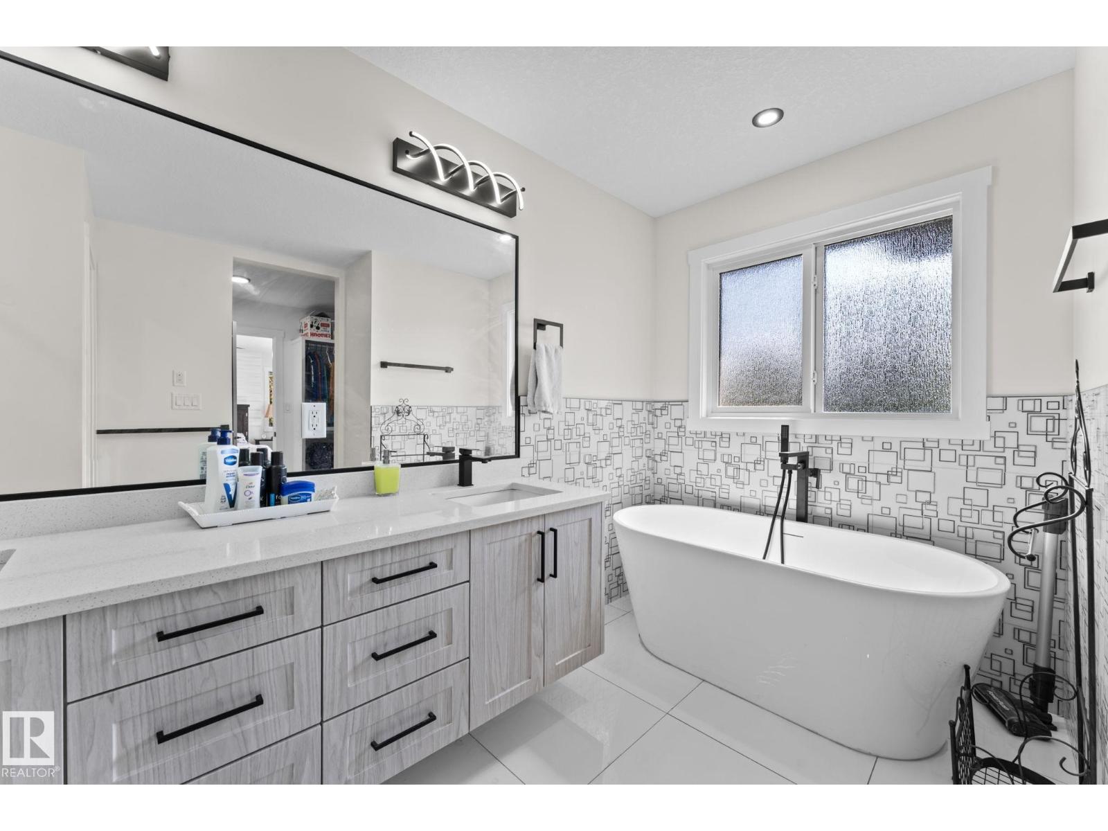 Photo 66 of 4519 53 Av, Leduc AB