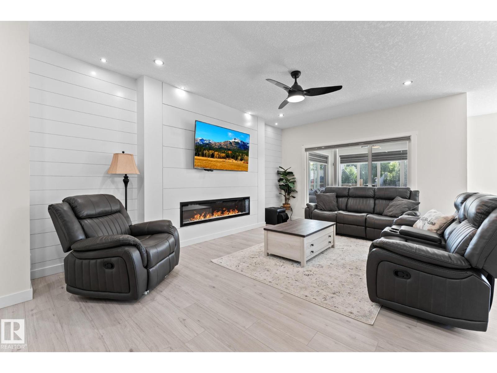 Photo 52 of 4519 53 Av, Leduc AB