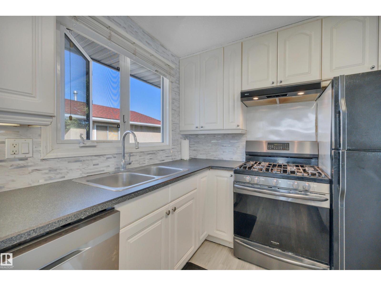 Photo 39 of 2 Camelot Pl, Leduc AB