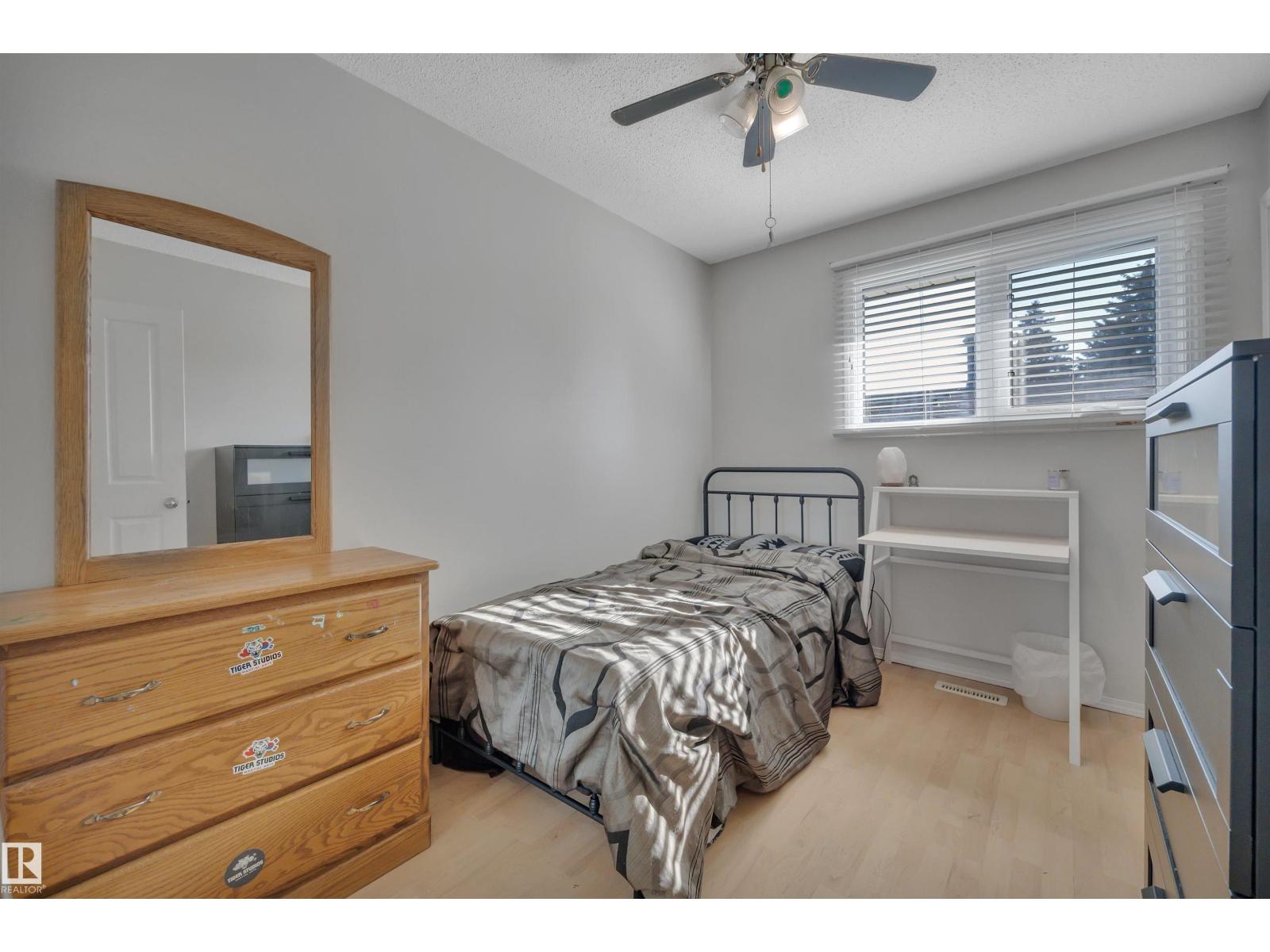 Photo 2 of 2 Camelot Pl, Leduc AB